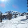 A quelques mètres, les pistes